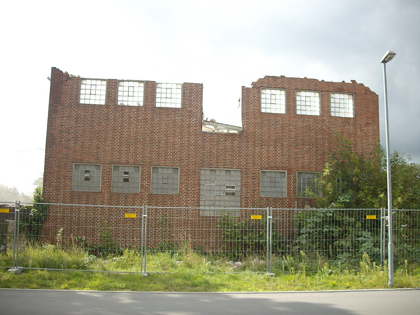 Banter Kaserne / übernächstes Hauptgebäude östlich des Biosphere