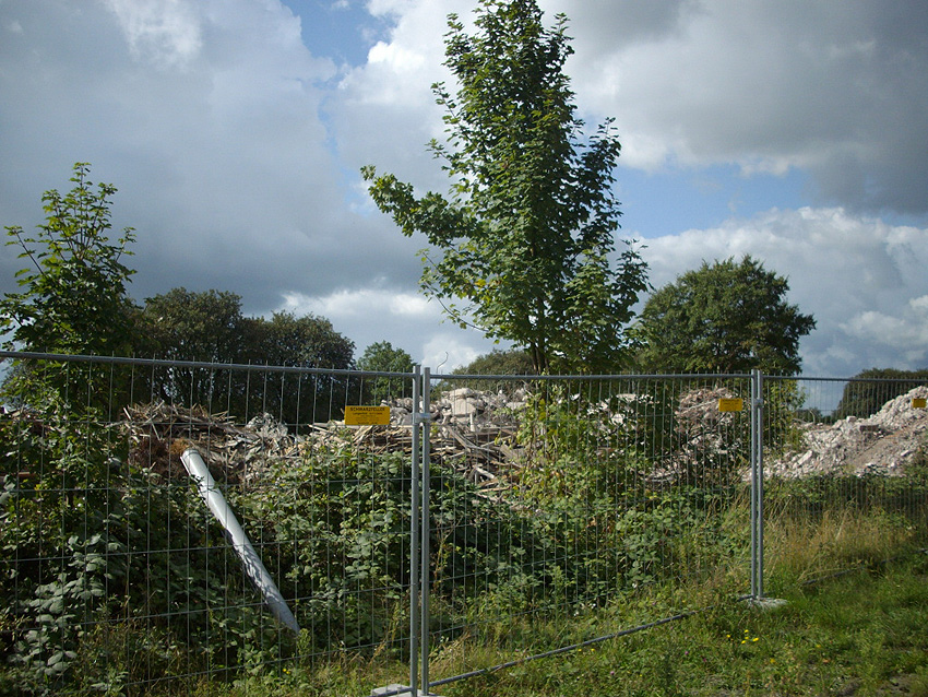 Banter Kaserne / übernächstes Hauptgebäude östlich des Biosphere